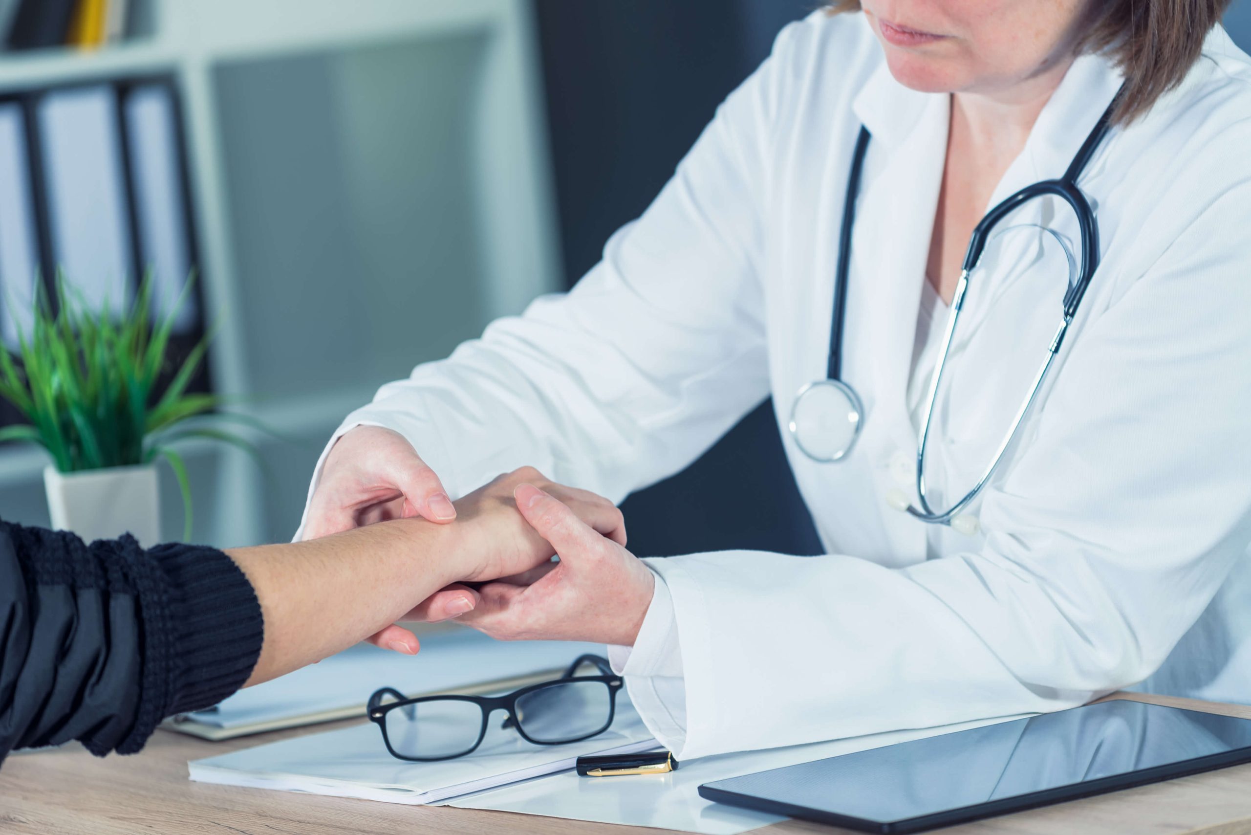 Three signs that you need carpal tunnel syndrome treatment shutterstock 524468494 scaled Three signs that you need carpal tunnel syndrome treatment