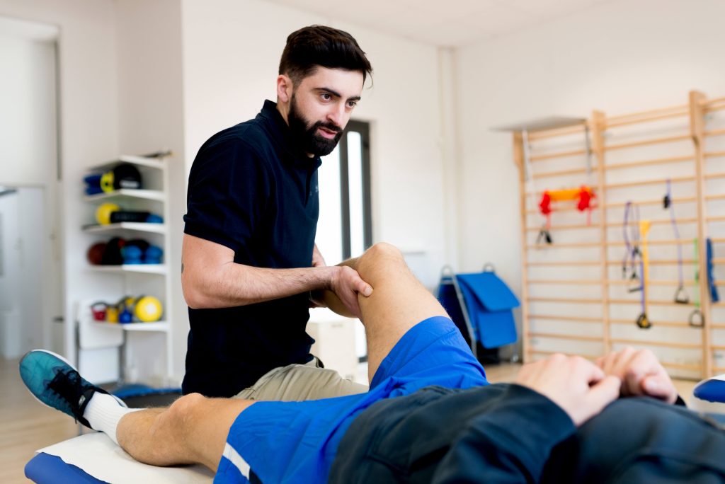 The top two things you should know about knee pain shutterstock 1078462259 overview of knee pain