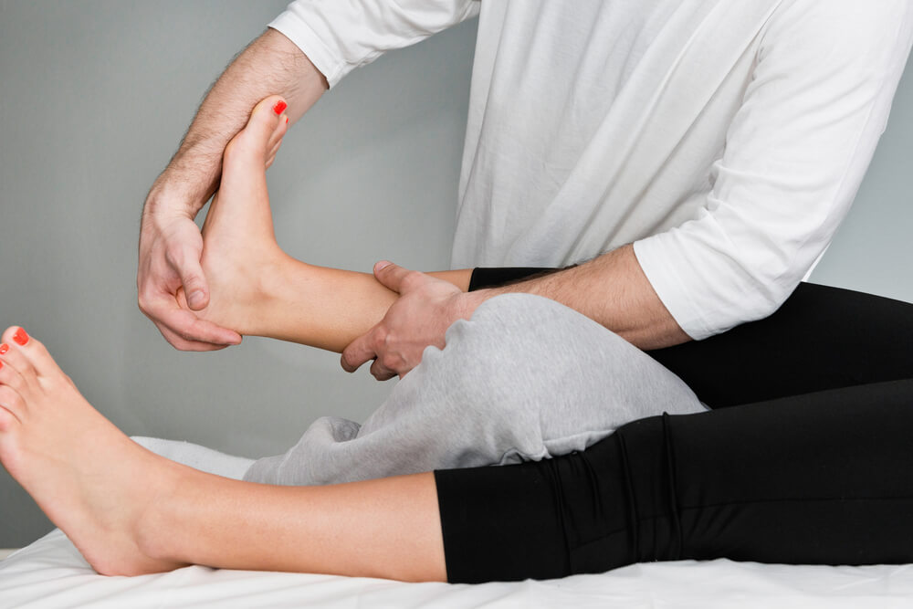 Why does elevating a sports injury help it heal? shutterstock 404588566 elevating sports injury
