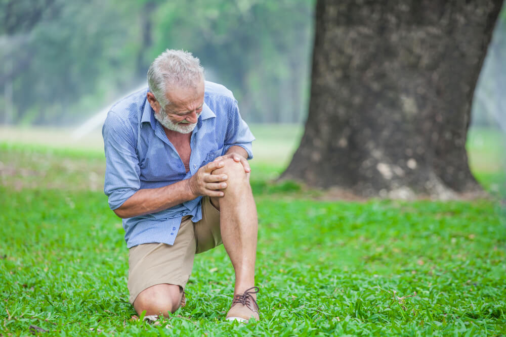 How do physical therapists treat arthritis in Saint Peters, MO? shutterstock 1059543749 treating arthritis