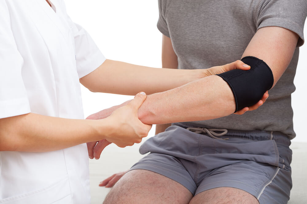 Physical therapy for tennis elbow shutterstock 163648877 tennis elbow treatment
