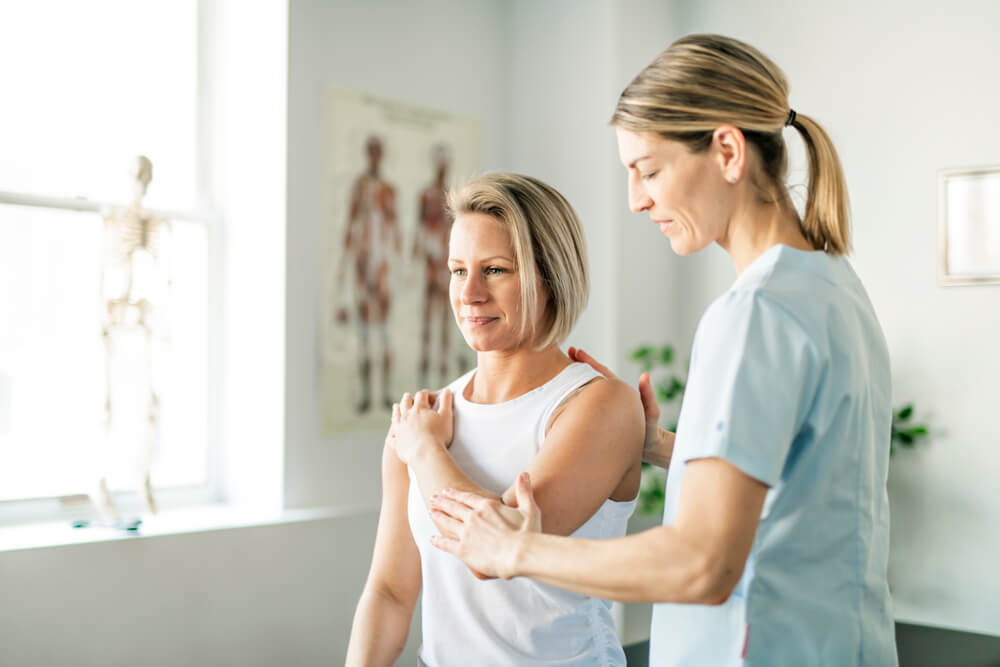 Elbow hyperextension injury: 9 signs and treatments shutterstock 1293680338 elbow hyperextension injury