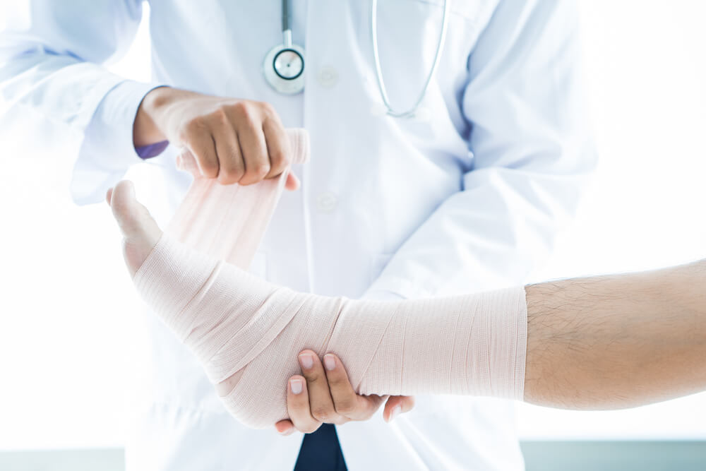 Recovering from a grade 3 ankle sprain in Shawnee, KS shutterstock 548905606 sprained ankle recovery time