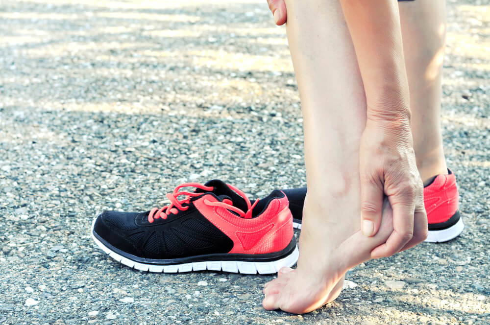 Here are 7 ways you can exercise more comfortably with heel spurs