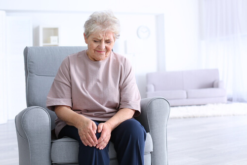 Four potential causes of a stiff knee after sitting shutterstock 566470888 stiff knee after sitting