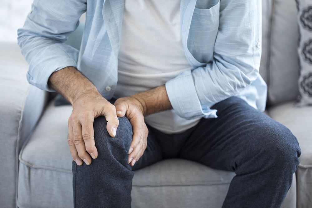 Three conditions that cause a stiff knee after sitting shutterstock 682005259 stiff knee after sitting