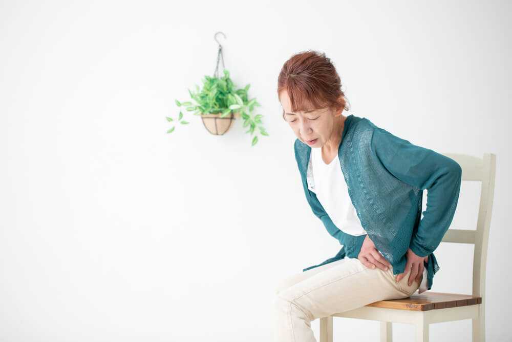 Why do I have pelvic pain when sitting down and what can I do about it? shutterstock 1656220192 pelvic pain when sitting down