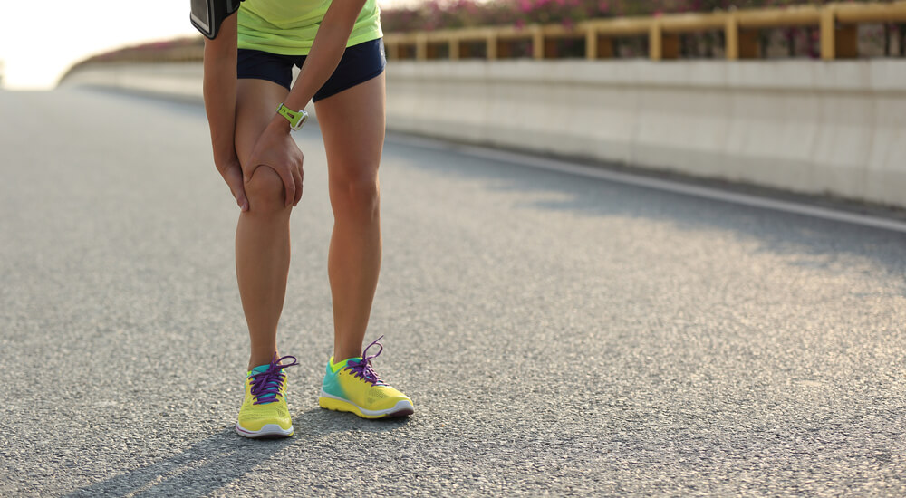 What are the reasons my knee hurts when straight but not when bent? shutterstock 360776369 knee hurts when straight but not when bent