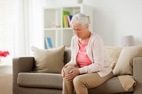 Why is there a crunching sound in my knee? shutterstock 691730146 2 crunching sound in knee