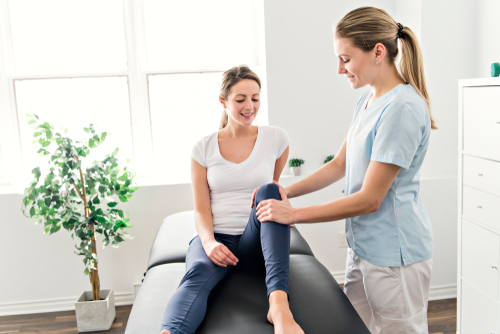 Five benefits of physical therapy for knee pain treatment shutterstock 1067442041 physical therapy for knee