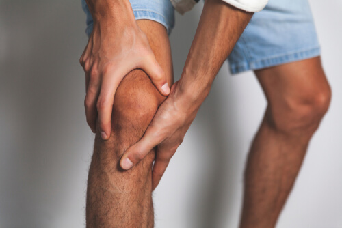 Should I be concerned about a loud pop in the knee followed by pain? shutterstock 1136101151 loud pop in knee followed by pain