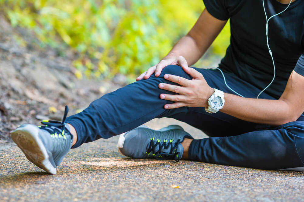 What to do if you hear a loud pop in your knee followed by pain shutterstock 331411922 loud pop in knee followed by pain