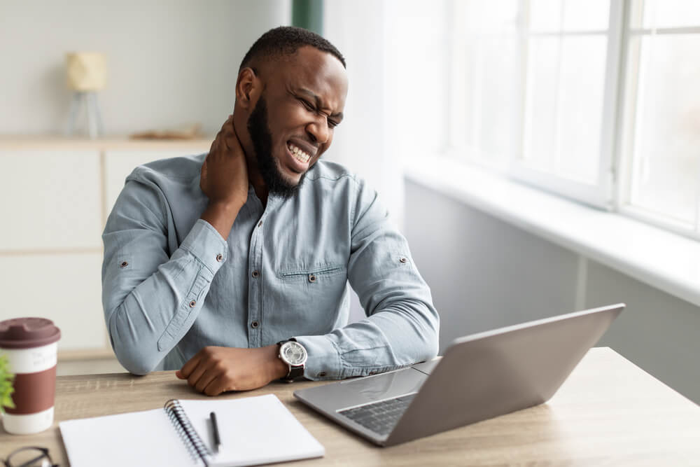 Why was the loud pop in my neck followed by pain? shutterstock 1922216963 loud pop in neck followed by pain