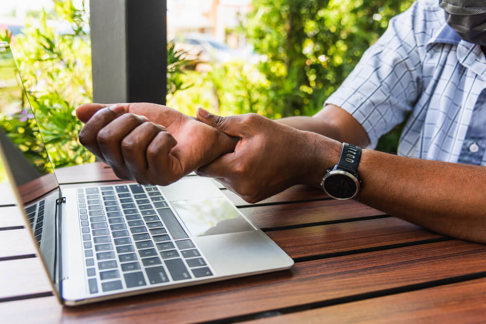 8 signs of a broken wrist and how PT can help shutterstock 1869612697 why does my wrist hurt