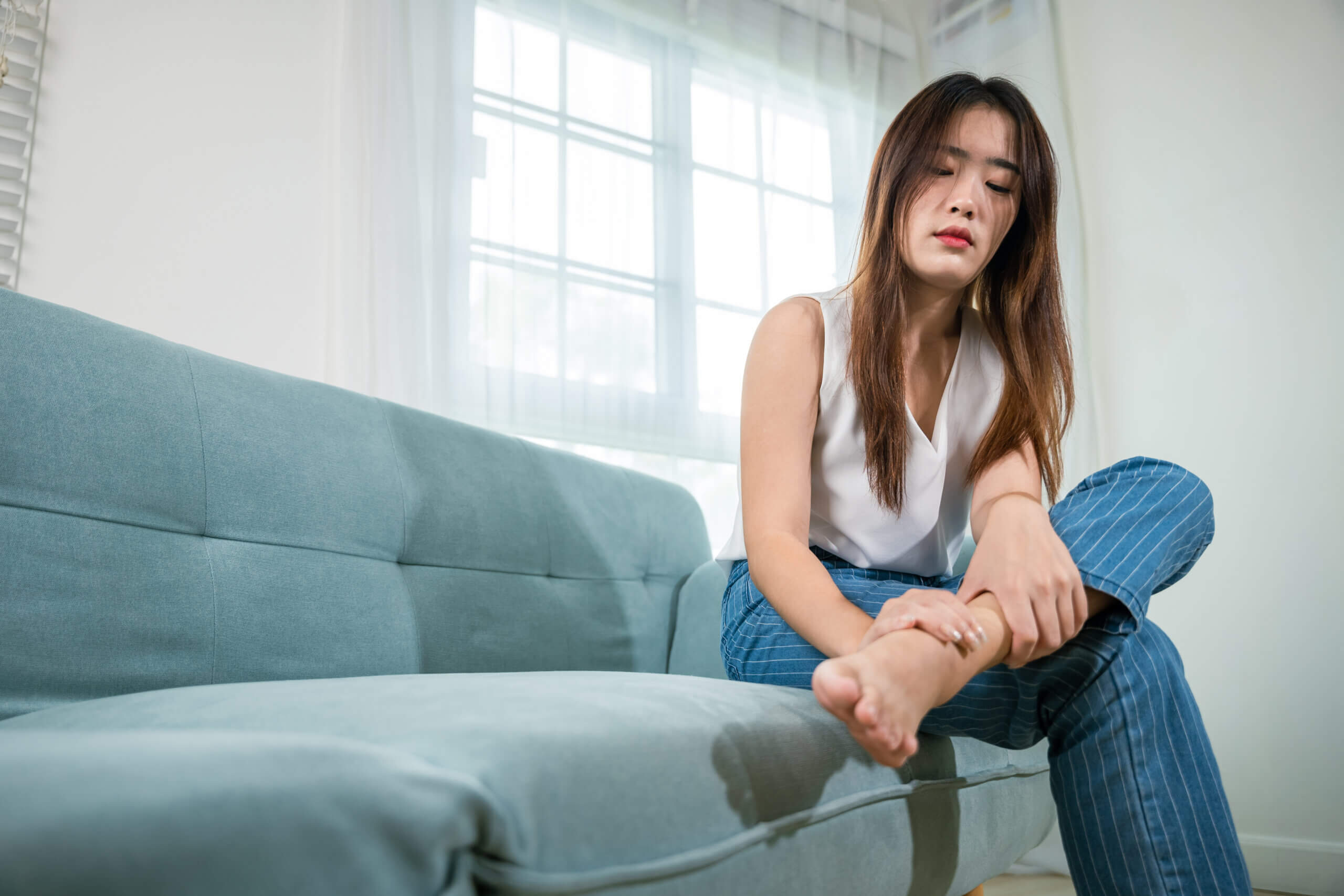 4 issues that can cause stabbing pain in the side of your foot