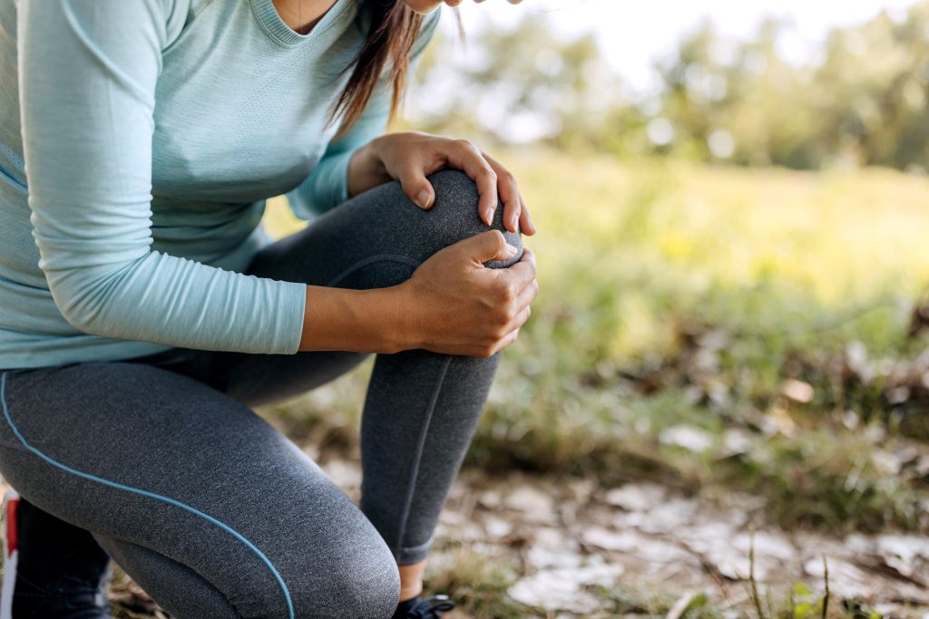 Pain Behind Knee When Bending It: Potential Causes | SSOR iStock 1633524405 pain behind knee when bending it