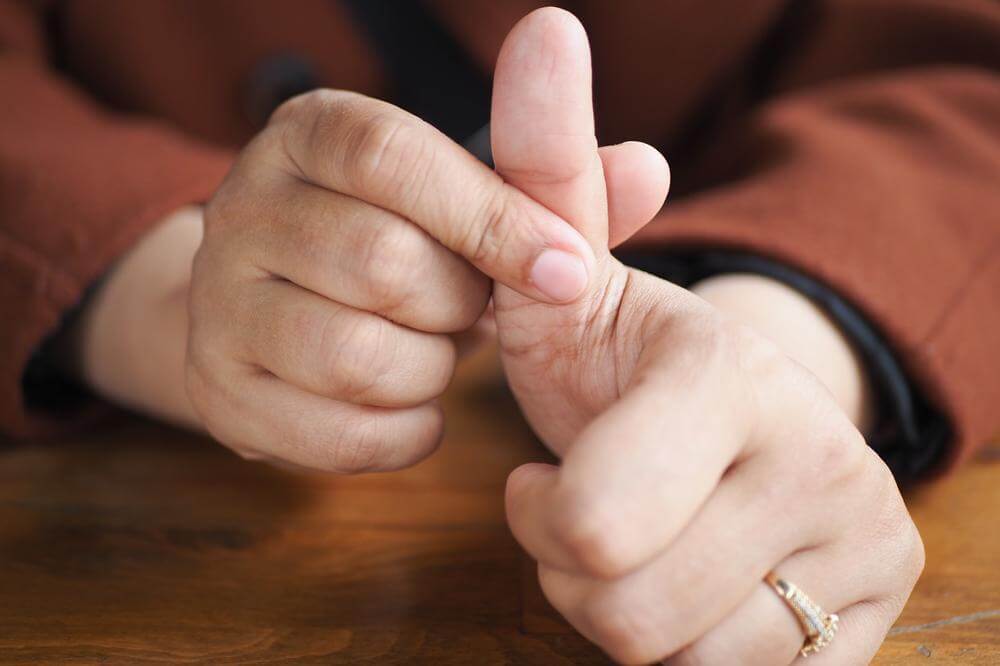 The top 4 conditions that may be behind the pain in your thumb joint young women hands suffering pain on thumb finger 2023 11 27 05 35 42 utc the top 4 conditions that may be behind the pain in your thumb joint hand pain