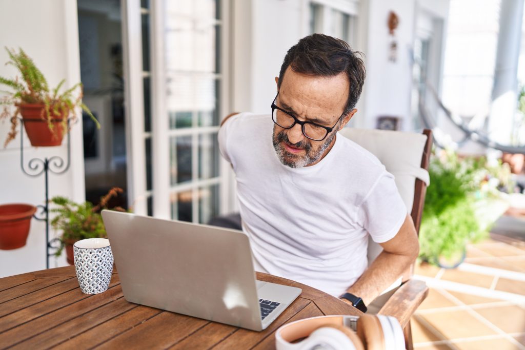 Middle Back Pain: Causes and Treatments for Back Pain Thoracic Spine AdobeStock 477904413 middle back pain: causes and treatments for back pain thoracic spine back pain