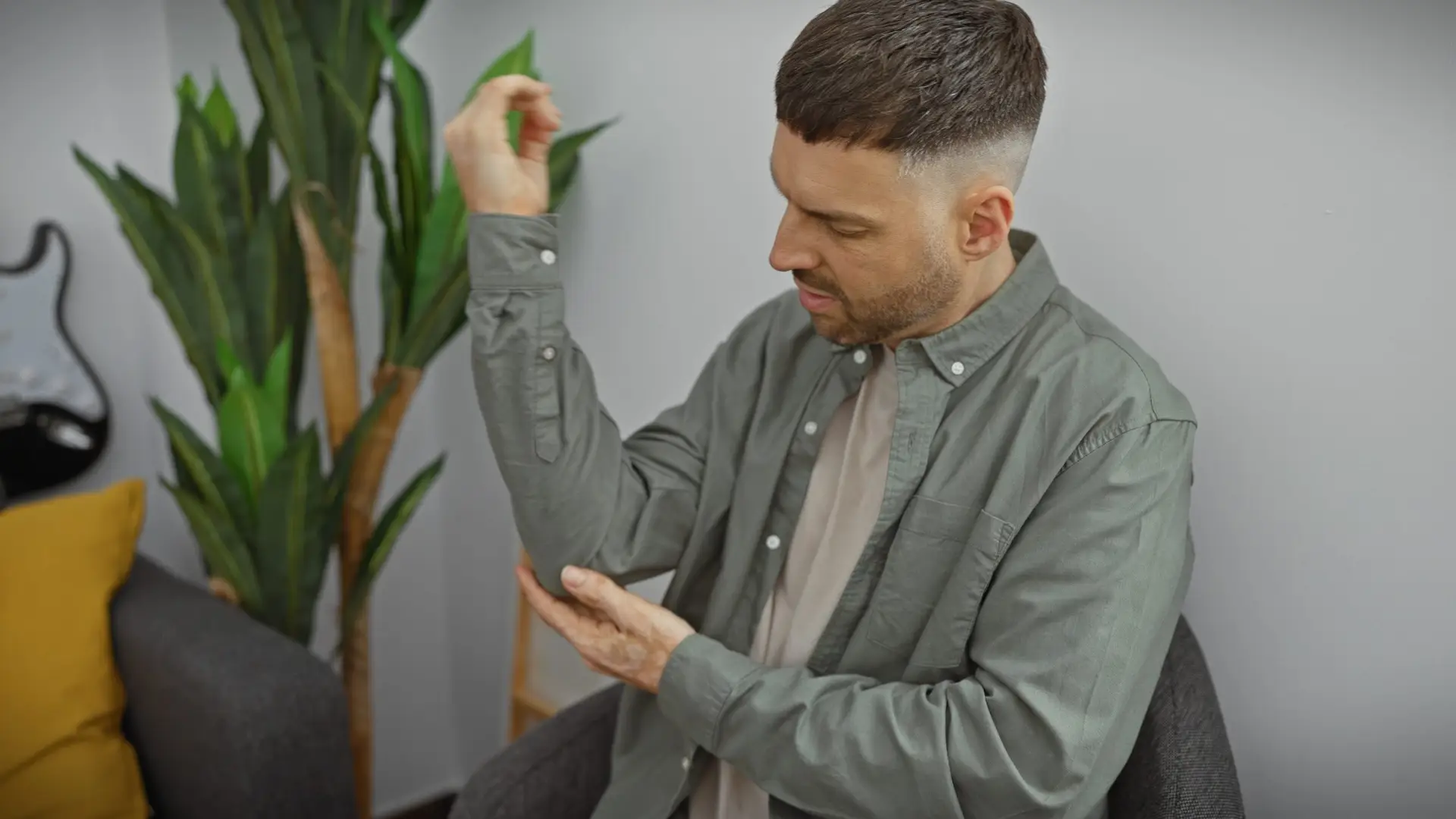 Why Does My Inner Elbow Hurt When Extending My Arm? AdobeStock 820915946 scaled Why Does My Inner Elbow Hurt When Extending My Arm?